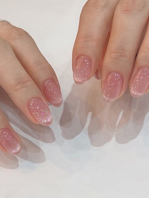 holographic pink nails Velvet Nails, Korean Nail Art, Pink Glitter Nails, Hello Nails, Formal Nails, Nagel Tips, Simple Gel Nails, Blush Nails, Pretty Gel Nails