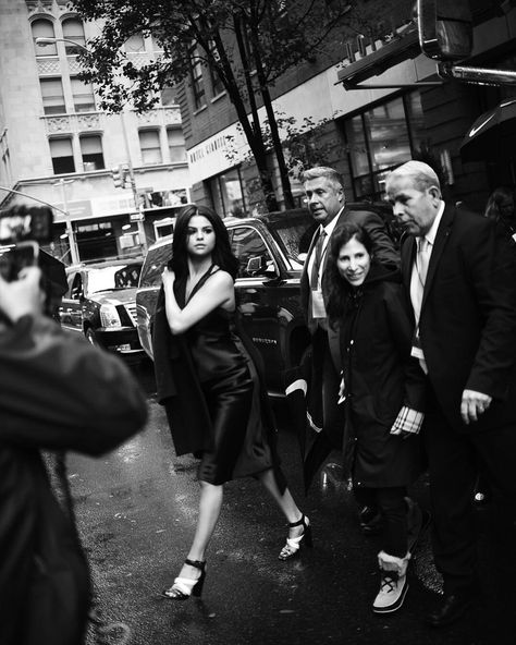 felipeespinal: @selenagomez Streetstyle! Victoria's Secret Fashion Show 2015 @victoriassecret #vsfs #VSFS2015 #victoriassecret #Streetstyle #SelenaGomez Selena Gomez Photos, Selena Gomez Style, Selena G, Marie Gomez, Victoria Secret Fashion Show, Woman Crush, Selena Gomez, Victoria’s Secret, Muse