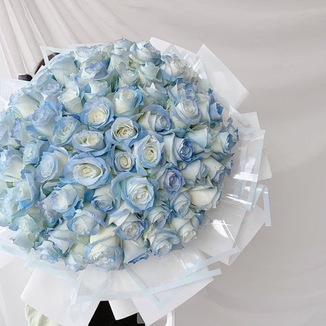 Galaxy Flowers, Blue And White Roses, Images Jumma Mubarak, Birthday Flowers Bouquet, Luxury Flower Bouquets, Light Blue Roses, Blue Flower Wallpaper, Birthday Bouquet, Boquette Flowers