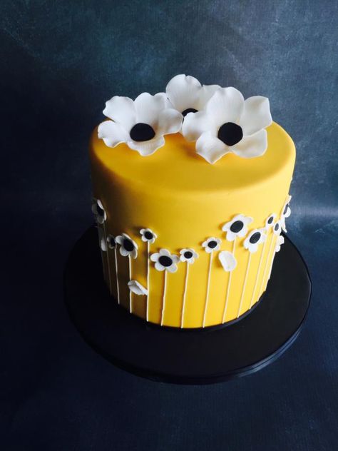 Buttercup Yellow cake by Una's Cake Studio Yellow Birthday Cakes For Women, Yellow Cakes Ideas, Yellow Cake Decoration, Yellow Cake Designs Birthday, Buttercup Cake, Yellow Birthday Cake, Yellow Cakes, S Cake, Cake Studio