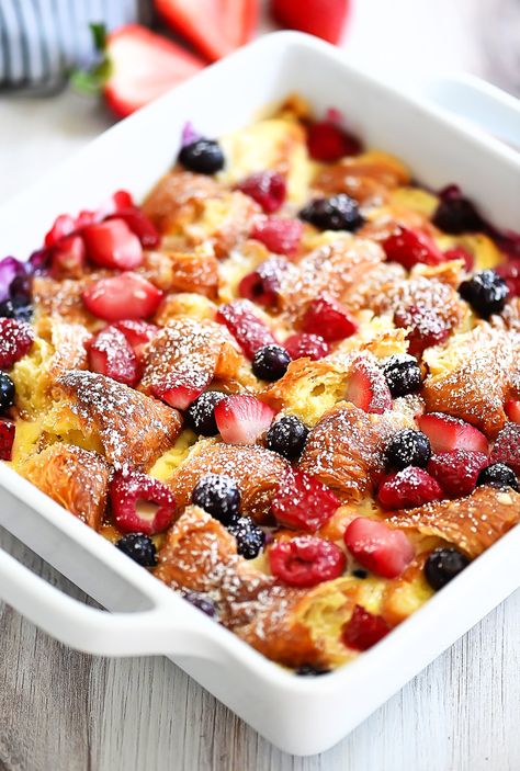 Berry Croissant Bake is filled with a mixture of berries, sweet cream cheese, and buttery croissants. Mixed Berry Croissant Bake, Berry Croissant Bake, Berry Croissant Breakfast Bake, Mixed Berries Recipes, Croissant Breakfast Ideas, Croissant Bake, Croissant Breakfast Casserole, Breakfast Bakes, Bread Puddings