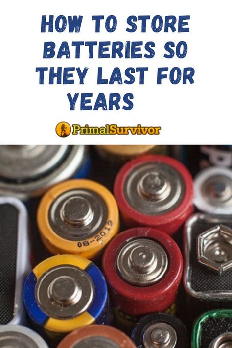 #survivalkit #batteries #storage #primalsurvivor Battery Storage Ideas, Storing Batteries, Forest Survival, Emergency Hacks, Emergency Preparedness Items, Battery Hacks, Lock Picking, Shtf Preparedness, Overland Gear