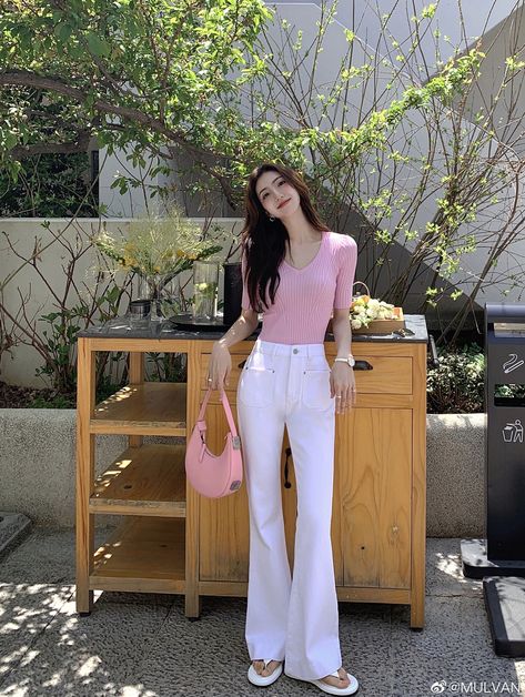 Pink Top And Black Pants Outfit, Korean Pink Outfit, Korean Summer Outfit, Pink Top Black Pants, Mulvan Official, Pink Outfit Casual, Fav Pants, Pink And White Outfit, White Outfit Casual