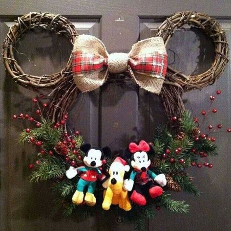 Mickey Mouse Wreath...these are the BEST Minnie & Mickey Mouse Craft and Food Ideas! Minnie Mouse Easter Basket, Mickey Mouse Party Food, Minnie Mouse Wreath, Mickey Mouse Wreath, Mickey Mouse Crafts, Disney Christmas Decorations, Holiday Wreaths Christmas, Elf Christmas Tree, Holiday Wreaths Diy