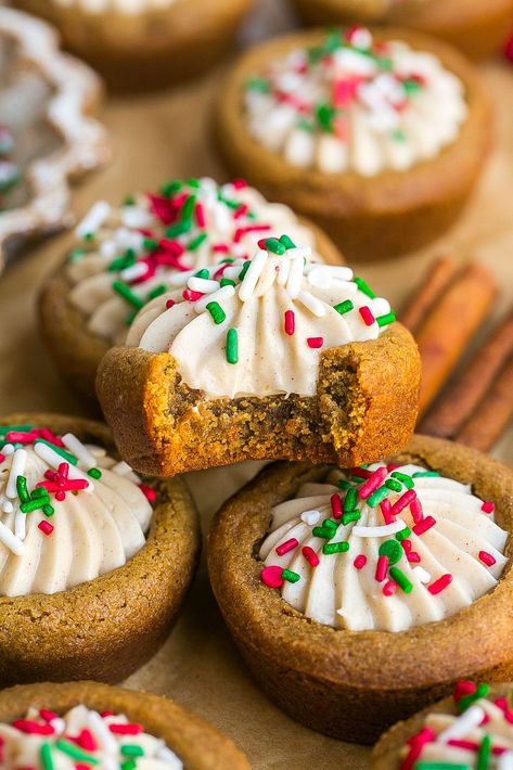 Gingerbread Cheesecake Cookies (Cookie Cups) Little Debbie Gingerbread Cookies, Cheesecake Stuffed Gingerbread Cookies, Christmas Cheesecake Cups, Gingerbread Cheesecake Cookies, Gingerbread Cookie Cups, Spiced Cheesecake, Ooey Gooey Butter Cookies, Gingerbread Fudge, Cheesecake Cookies Recipes