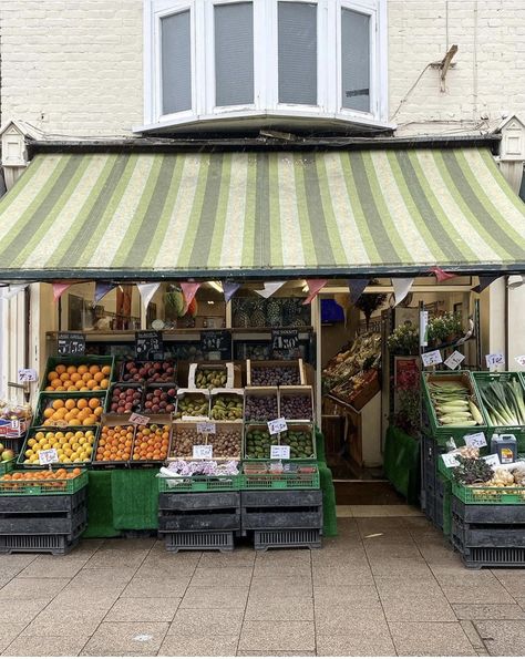 Booth Display Ideas Diy, Buah Dan Sayur, African Shop, Vegetable Shop, Farmer Market, Grocery Store Design, Future Shop, Fruit Shop, Fresh Shop