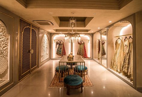 Boutique Shop Interior, Clothing Boutique Decor, Clothing Boutique Interior, Bridal Boutique Interior, Store Shelves Design, Stairs Design Interior, Clothing Store Interior, Clothing Store Design, Retail Interior Design