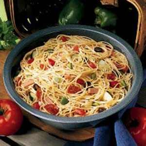 Spaghetti Pasta Salad Pasta Napolitana, Spaghetti Pasta Salad, Vermicelli Salad, Vegetable Pasta Salads, Resep Pasta, Spaghetti Salad, Pastas Recipes, Sausage Spaghetti, Resep Salad