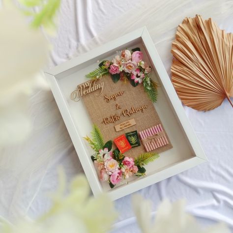 Kado Nikah, Kotak Mahar, Romantic Scrapbook Layouts, Mahar Rustic, Floral Backdrops, Cute Small Drawings, Frame Flower, 3d Frames, Shadow Box Art