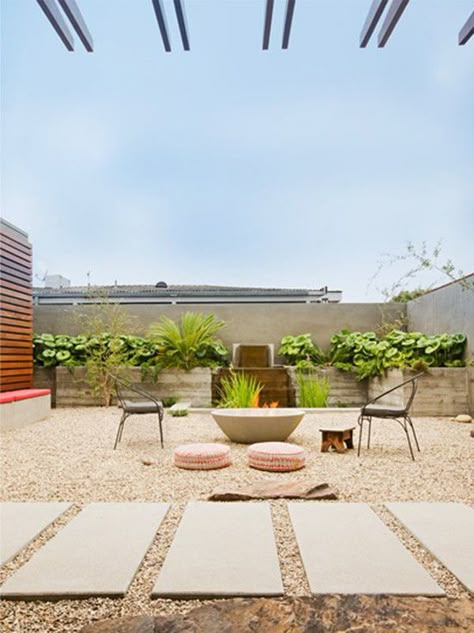 10 Grassless Backyards / Backyard Design/ Home / Modern Home Design Patio Layout Design, Desert Backyard, Arizona Backyard, Patio Layout, Modern Landscape Design, Landscape Designs, Landscaping Tips, Camping Outfits, Backyard Patio Designs