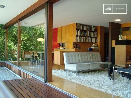 International Style - A major Architectural Movement Richard Neutra Architecture, Richard Neutra House, Neutra House, Retro Style Living Room, Richard Neutra, Modernist Architects, Midcentury Home, International Style, Floor To Ceiling Windows