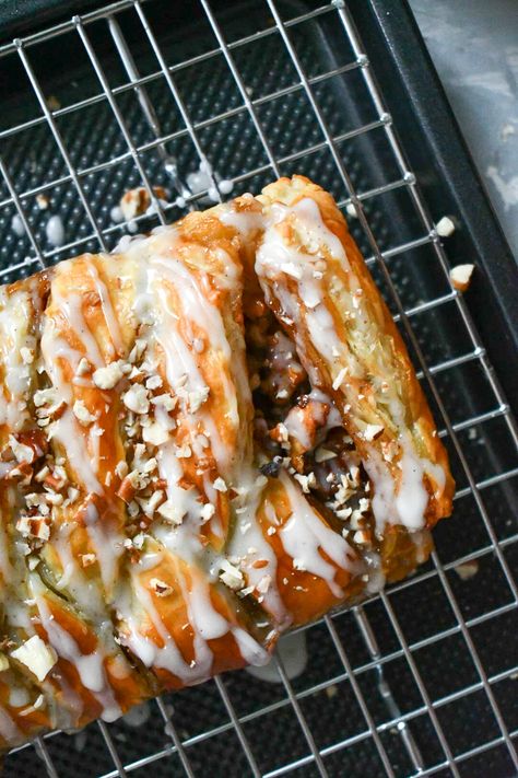 Pecan Danish Recipe, Pecan Puff Pastry, Breakfast Danish, Pecan Filling, Puff Pastry Filling, Cheese Pastry, Danish Pastry, Maple Pecan, Danish Food