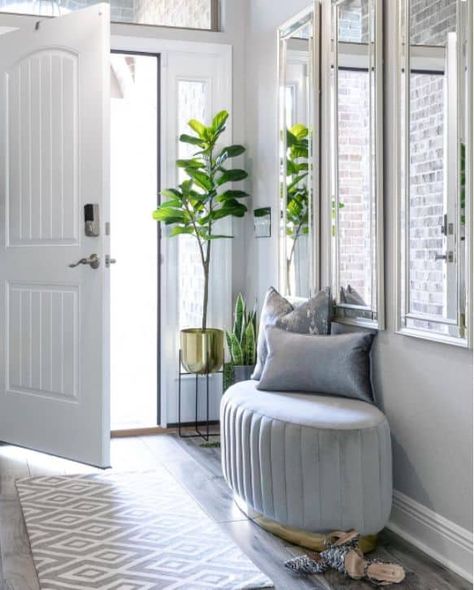 50 Entryway Ideas To Spruce Up Your Foyer Open Concept Decorating, Narrow Entryway Bench, Foyer Styling, Front Door Styling, Foyer Entryway Ideas, Welcoming Entryway, Small Foyer, Entryway Decor Ideas, Ottoman Decor