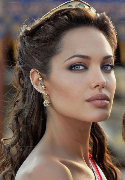 Attractive Celebrities, Angelina Jolie Makeup, Angelina Jolie Photos, Hard Body, Real Men, Ancient Greece, Angelina Jolie, Brad Pitt, Girls Fashion