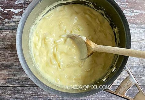 White Onion Sauce, Onion Sauce Recipe, Onion Sauce For Steak, Making White Sauce, White Gravy, White Sauce Recipes, Creamed Onions, Onion Sauce, Onion Gravy