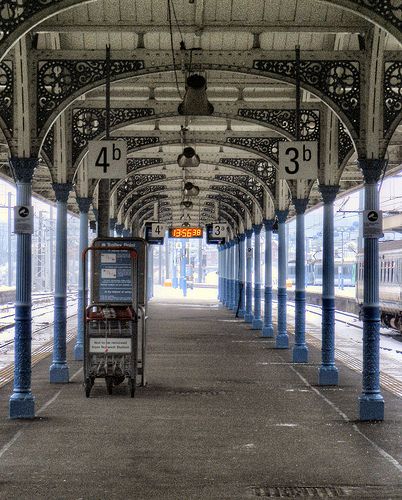 Train platform in Norwich, England - I wonder if I will take a train to London from this platform!? Retro Train Station, Beautiful Train Station, Train Station Platform, Victorian Train Station, Railway Station Asethetic, Norwich England, Norwich Cathedral, Train Platform, Inside Metro Train