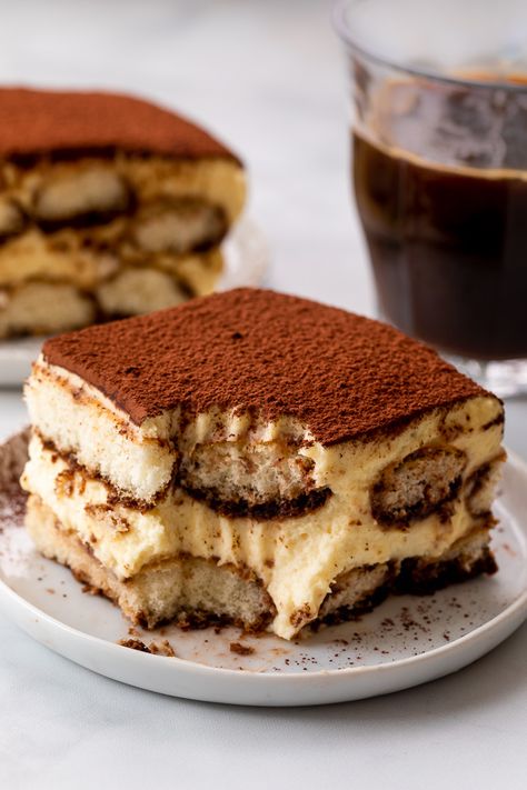 Tiramisu Recipe Without Eggs, Easy Tiramisu Recipe, Italian Tiramisu, Baker By Nature, Tiramisu Cake, Tiramisu Recipe, God Mat, A Piece Of Cake, Think Food