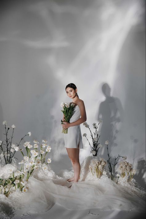 White Themed Photoshoot, Fashion Shoot Backdrop, Photoshoot With Flowers Studio, Nature Studio Photoshoot, White Flower Photoshoot, Flowers Studio Photoshoot, White On White Photoshoot, Concept Shoot Ideas Photoshoot, Editorial Set Design