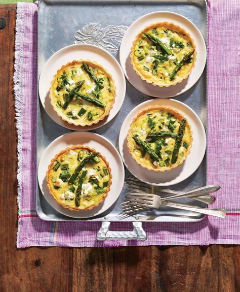 Asparagus and Goat Cheese Mini Quiches Thanksgiving Brunch Recipes, Easter Brunch Casserole, Healthy Asparagus, Mini Quiche Recipes, Make Ahead Casseroles, Easy Easter Recipes, Asparagus Tart, Southern Living Recipes, Thanksgiving Brunch