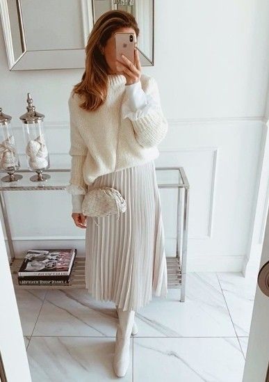 Nude Outfit Ideas, Beige Pleated Skirt, Tznius Fashion, Pleated Skirt Outfits, Nude Outfit, Classy Vibes, Business Fits, Resort Outfits, White Dress Winter