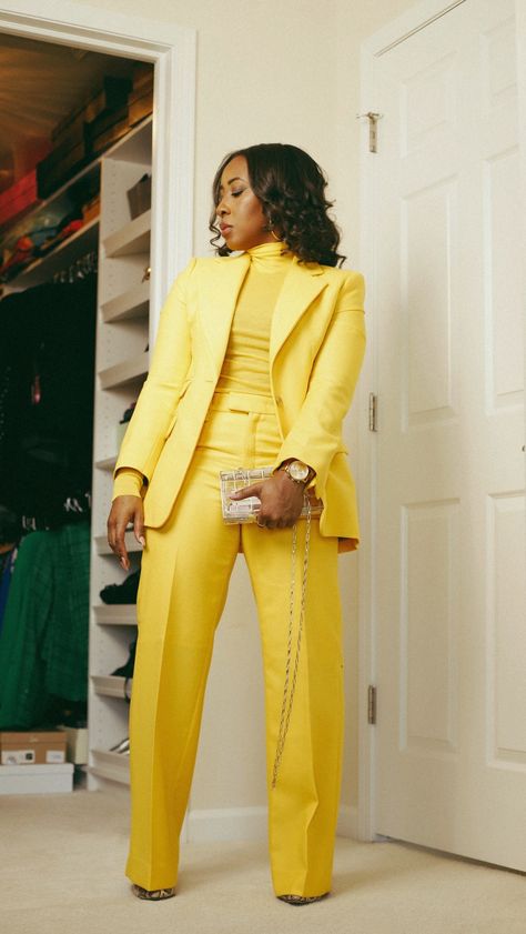 Monochromatic Outfit Black Women, Yellow Monochromatic Outfit, Monochromatic Yellow, Monochromatic Looks, Monochromatic Style, Yellow Outfits, White Outfits For Women, Monochromatic Fashion, Monochromatic Outfit