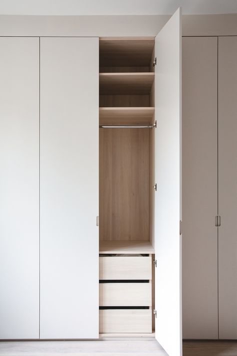 Gallery of NAN Residence / FOF Studio - 21 Scandinavian Closet, Minimal Closet, Oak Timber Flooring, Bedroom Built In Wardrobe, White Washed Oak, Wardrobe Interior Design, Build A Closet, Wardrobe Design Bedroom, Bedroom Wardrobe