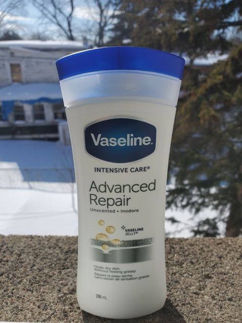 Vaseline Products, Unscented Body Lotion, Body Lotion For Dry Skin, Body Cosmetics, Quinoa Benefits, Vaseline Intensive Care, Vaseline Jelly, Healing Dry Skin, Lotion For Dry Skin