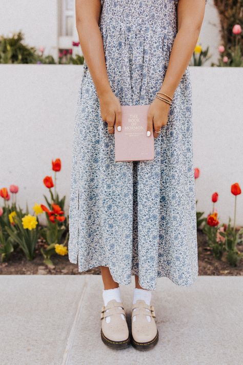 Lds sister missionary cute temple Lds Outfit Ideas, Lds Mission Aesthetic, Missionary Outfits Sister, Missionary Aesthetic Lds, Lds Mission Photoshoot, Church Outfit Dress, Missionary Shoes, Lds Missionary Outfits Sisters, Sister Missionary Shoes