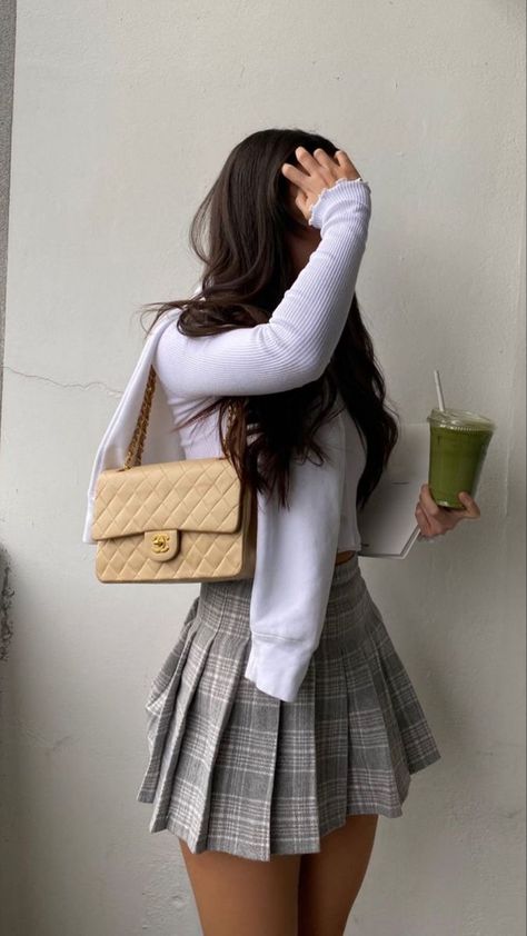 Katie Sturino, Australian Winter, T Shirt Outfits, Simple Style Outfits, California Outfits, Preppy Sweater, Sweater Outfit, Looks Party, Cute Fall Outfits