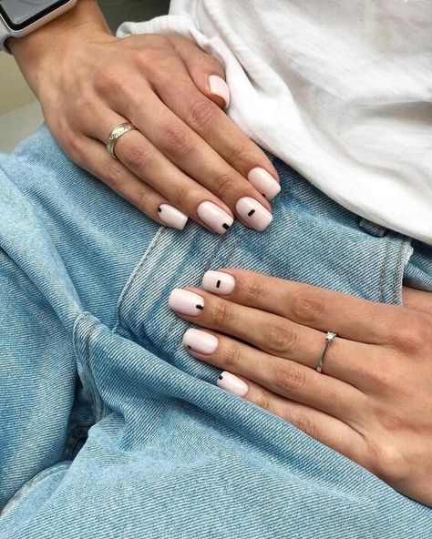 Classy minimal manicures for Fall 2020, minimalist, neutral, beige, nail art, nail designs, simple, subtle #nails #nail #art #design #subtle #classy #minimal #neutral #simple #mani #manicure #manicures Nail Art For Fall, Blush Pink Nails, Subtle Nail Art, February Nails, Subtle Nails, Minimal Nails, Fall Acrylic Nails, Dots Nails, Nails 2021