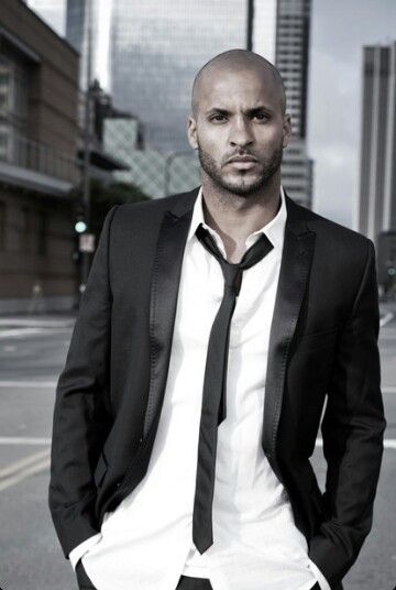 Ricky Whittle,he is so sexyyy💋 Ricky Whittle The 100, Ricky Whittle, Bald Look, American Gods, Beauty Shots, He Left, Grown Man, Boys Boys Boys, Style Crush