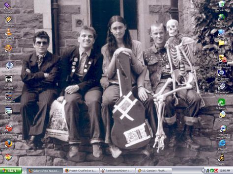 The Young Ones: bet you didn't know they had screen savers in the 80's. Ade Edmondson, Rik Mayall, The Young Ones, British Humor, British Comedy, First Tv, British Tv, Old Tv, Classic Tv