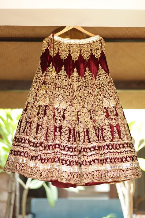 Loving this maroon and cream lehenga! #bridallengha #indianwedding #bridalcouture #bridalwear #theweddingscript Cream Lehenga, Bridal Indian, Bridal Lengha, Indian Dress, Bridal Lehenga, Bridal Couture, Bridal Wear, Indian Dresses, Indian Wedding