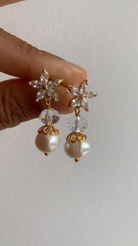 Pearl Earrings Designs, Earrings Casual, Pearl Earrings Handmade, Jewellery Pearl, Gemstone Jewellery Design, Earrings Ideas, Antique Jewellery Designs, Gold Jewelry Simple Necklace, Handmade Gold Jewellery