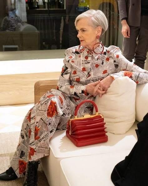 Lyn Slater, Accidental Icon, Says The Conversation Around Age & Fashion Needs To Change Lyn Slater, Accidental Icon, Grandma Style, Over 60 Fashion, Older Women Fashion, Advanced Style, Ageless Style, 60 Fashion, Fashion Blogger Style