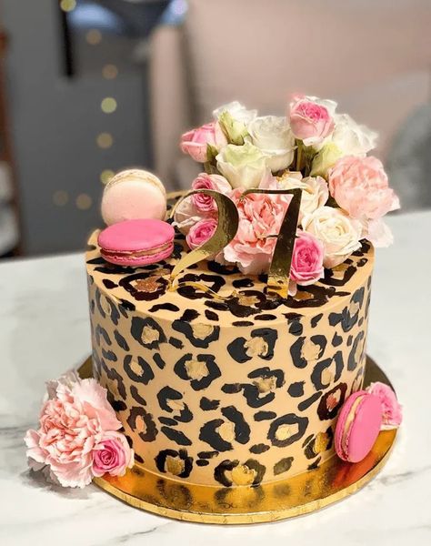 Leopard Cake Design Images (Leopard Birthday Cake Ideas) Leopard Birthday Cake, Cheetah Birthday Cakes, Cheetah Print Cakes, Cheetah Cakes, Leopard Cake, Leopard Print Cake, Leopard Birthday, Animal Print Cake, 40th Birthday Cakes