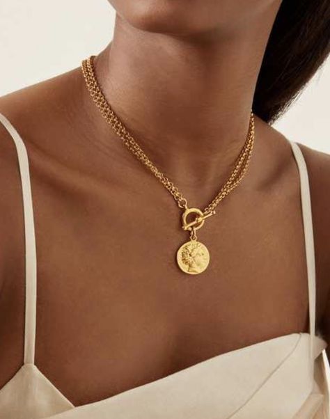 Gold Coin Jewelry, New Gold Jewellery Designs, Modern Gold Jewelry, Headband Jewelry, Jewelry Set Design, Jewelry Photoshoot, Gold Coin Necklace, Gold Bride Jewelry, Gold Rings Fashion