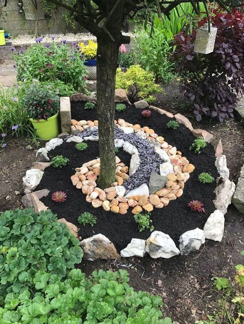 20 Ways Decorating Patio and Garden Floor with Patterns Lareina September 5, 2019 InOutdoor & Garden Plantarea Legumelor, Garden Floor, Gravel Garden, Rock Garden Landscaping, Side Garden, Have Inspiration, Garden Yard Ideas, Garden Bed, Garden Crafts