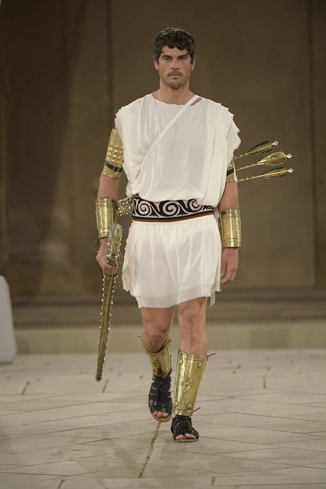 Toga Party, Greek Costume, Greece Fashion, Rome Antique, Greek Fashion, Greek Gods, Ancient Greece, Ancient Greek, Dolce & Gabbana