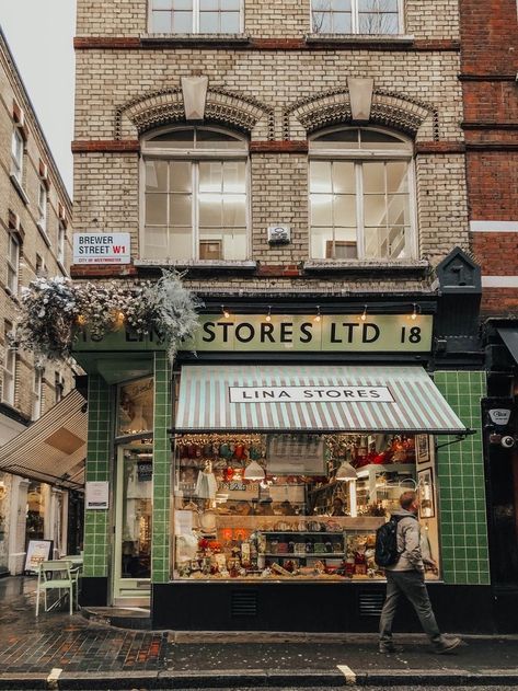 Cafe In London Aesthetic, London Store Fronts, Cafe Exterior Photography, London Cafe Interior, Cute Cafe Exterior, London Cafe Aesthetic, English Cafe, London Cafes, Cafe Building