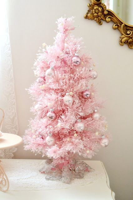 Jennelise Mini Craft Ideas, Small Pink Christmas Tree, Pink Shabby Chic Christmas, Silver Tinsel Tree, Pink Christmas Tree Decorations, A Pink Christmas, Shabby Christmas, Tinsel Tree, French Christmas