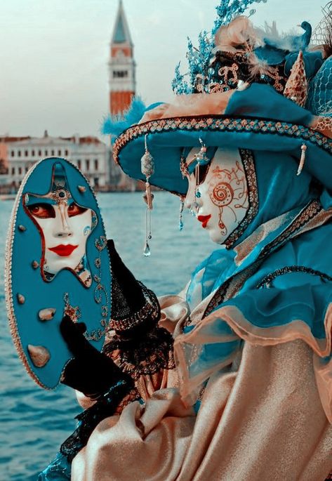 Venice Festival, Carnival Aesthetic, Alien Oc, Venice Photography, Aesthetic Italy, Tower Of Pisa, Rialto Bridge, Venice Carnival, Oc Inspiration