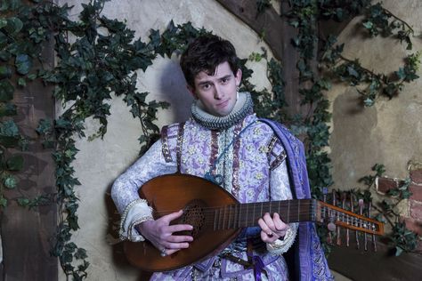 The BBC has today released the first promotional picture of David Mitchell as William Shakespeare in Ben Elton’s new BBC 2 sitcom Upstart Crow. The first episode will be broadcast on Monday the 9th… Upstart Crow, David Mitchell, Shakespeare Festival, Grammar Humor, William Shakespeare, Grammar, Bbc, Favorite Tv Shows, Promotion