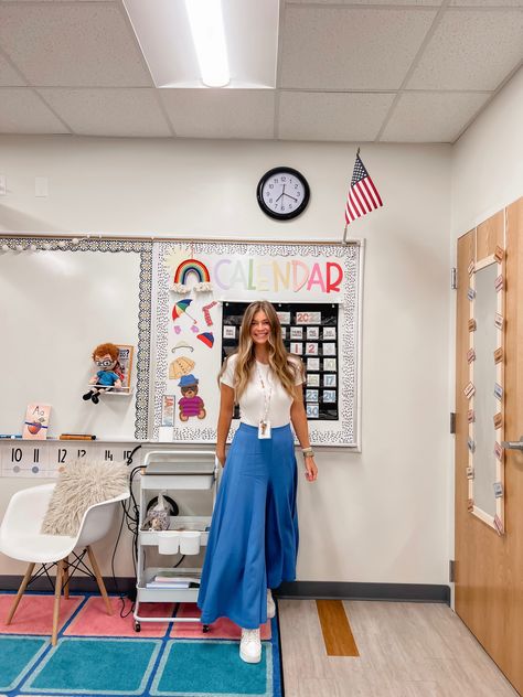 Wide Leg Pants Outfit School, Wide Leg Teacher Outfit, Wide Blue Pants Outfit, Teacher Outfits Wide Leg Pants, Summer Wide-leg Denim Blue Pants, Nursery Teacher Outfit, Music Teacher Aesthetic Outfit, Spring Blue Wide-leg Pants, Summer Washed Blue Wide-leg Pants