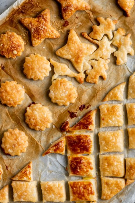 How to Make Puff Pastry Croutons / Store-bought puff pastry turns into easy flaky croutons, great for adding to a salad or a bowl of soup. Make Puff Pastry, Easy Puff Pastry Recipe, Quick Healthy Snacks, Puff Pastry Dough, Frozen Puff Pastry, Savory Appetizer, Puff Pastry Recipes, Simply Recipes, Pastry Dough