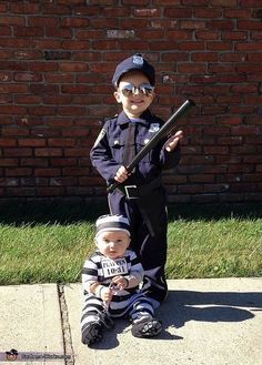 Matching Sibling Costumes For Kids Halloween | POPSUGAR Moms Brother Halloween Costumes, Unique Toddler Halloween Costumes, Diy Fantasia, Sibling Halloween Costumes, Sibling Costume, Skirt Diy, Diy Halloween Costumes For Kids, Diy Kostüm, Halloween Costume Contest