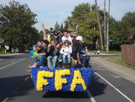 Float ideas Ffa Parade Floats, Ffa Float Ideas, Ffa Parade Float Ideas, Ffa Christmas Float, Ffa Float Ideas For Parade, Ffa Homecoming Float, Homecoming Spirit Week Parade Floats, Homecoming Themes Floats, Farm Floats For Parade