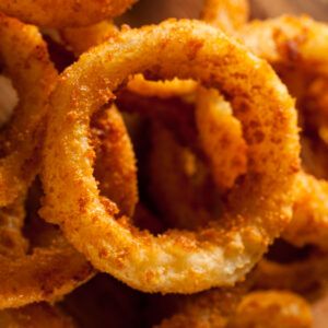 Easy Baked Onion Rings Sweet onion rings coated in a crunchy creole breading, baked to crispy perfection using your oven! They are easy to make and are so much healthier than greasy, deep-fried rings. Enjoy them as a yummy side to your cheeseburgers! Course Side Dish Cuisine American Keyword baked onion rings Prep Time 15 minutes minutes Cook Time 20 minutes minutes Total Time 35 minutes minutes Servings 4 Author Pamela Reed Ingredients 2 large onions sliced into 1/4 to 1/2 inch rings 1/2 cup Onion Rings Easy, Zucchini Tarte, Baked Onion Rings, Baked Onion, Eating Veggies, Beer Battered Onion Rings, Tempura Recipe, Onion Rings Recipe, Sauce Tartare