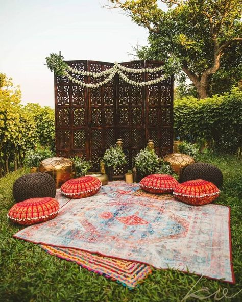 Small Wedding Decor, Mehendi Decor Ideas, Mehendi Decor, Wedding Background Decoration, Apartments Decorating, Mandap Decor, Wedding Planning Decor, Decorating Farmhouse, Desi Wedding Decor