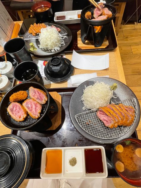 Japanese Food Restaurant, Japanese Restaurant Aesthetic, Tokyo Japan Food, Tokyo Food, Japan Life, Japan Trip, Japan Aesthetic, Aesthetic Japan, Japan Food